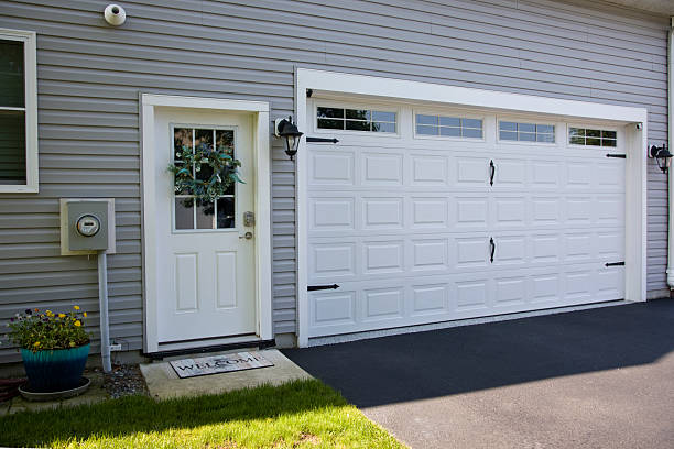 24/7 Emergency Garage Door Panel Replacement experts in Walsh County County, ND